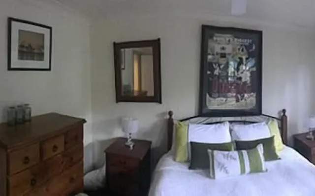 Barrington Wilderness Cedar Lodge Accommodation