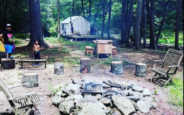 Tentrr - Brookside at Camp Relevé