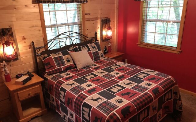 Amazing Dreams 2 Bedroom Cabin by RedAwning