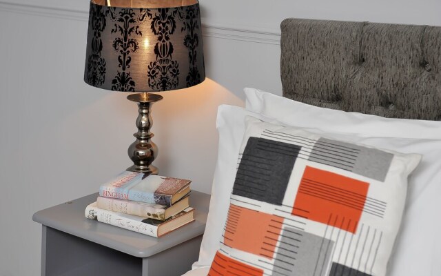 Select Serviced Accommodation - Canal Walk