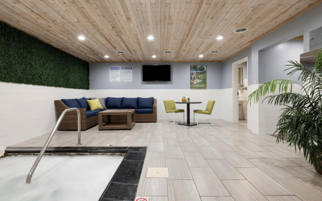 Redwood Lodge