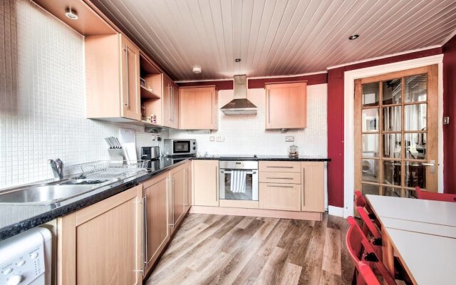 Bright And Airy City Centre Apartment