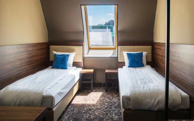 Amsterdam Lake Hotel