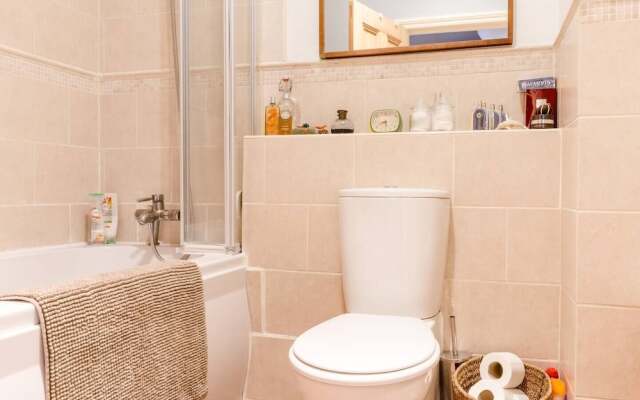 Elegant 2 Br Apartment in W/Garden, Fits 6