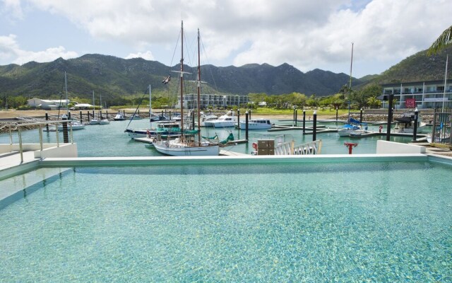 Blue on Blue Studio Room 1242