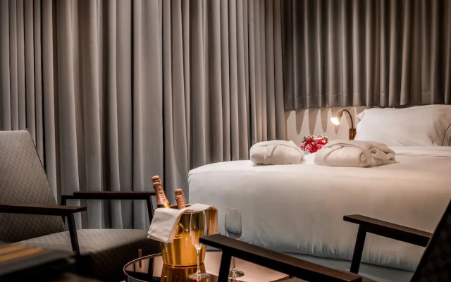 Lear Sense - Experience Luxury Hotel
