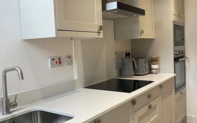 Central Paisley Apartment- Airport/glasgow Access