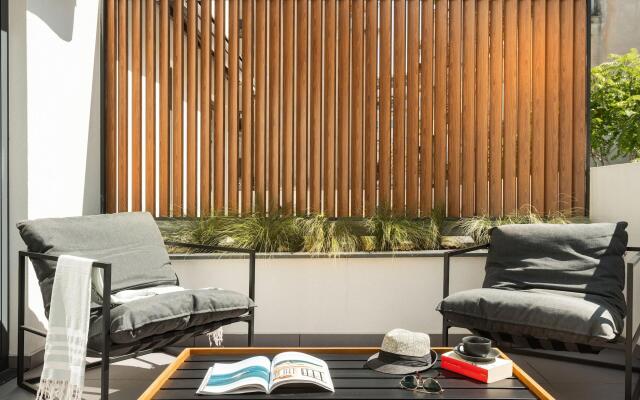 11 Enteka Acropolis Suites