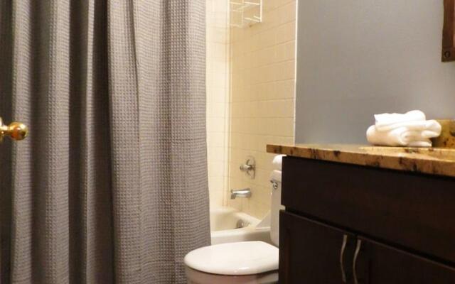 Three Seasons Hotel Suites by Crested Butte Lodging