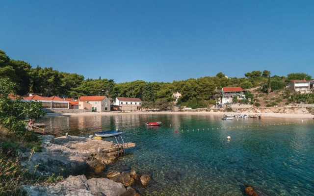 Stunning Home in Rogac With Wifi and 4 Bedrooms