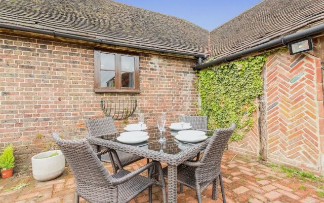 Dyke Farm Barn | By Huluki Sussex Stays