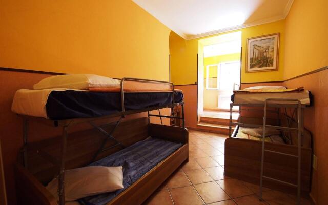 Alessandro Palace & Bar - Hostel