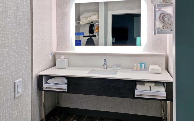 Hampton Inn & Suites Houston East Beltway 8