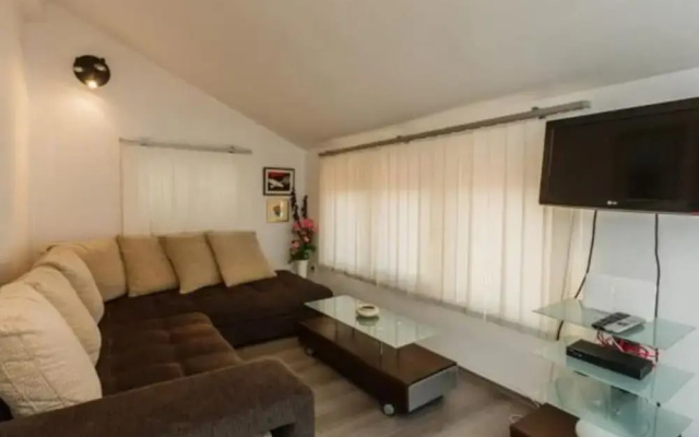 Apartments Roda - Comfort One Bedroom Apartment With Terrace -