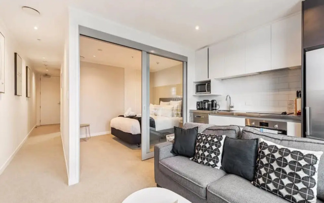 Contemporary Apt - Free Parking