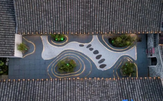 Ningbo Cloud Hotel (Cicheng Ancient County Chengchenghuang Temple)