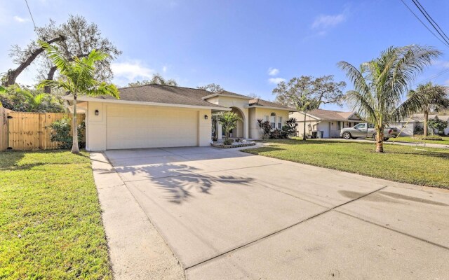 Sunny Bradenton Home w/ Lanai & Screened Pool!
