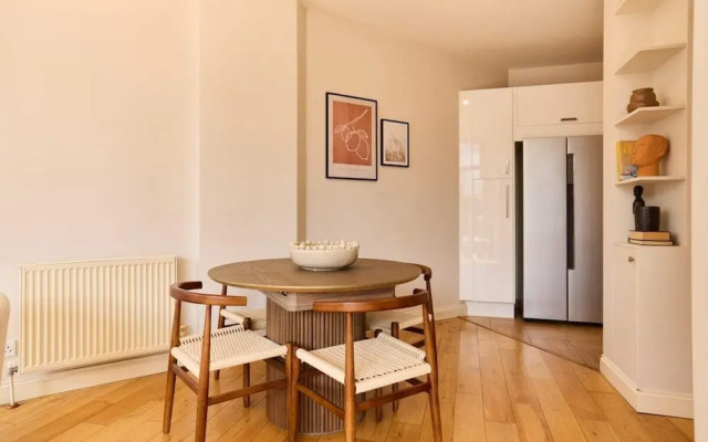 The Spitalfields Beauty - Bright 2bdr Flat