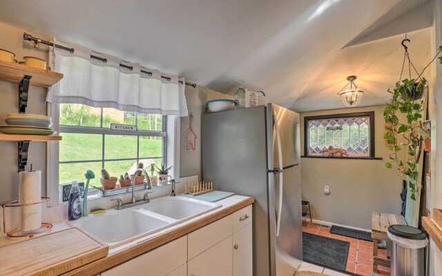 Stylish Woodfin Home w/ Backyard & Fire Pit