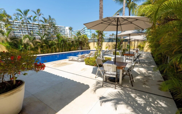 Sleeps 10 Views Beach 1 Block