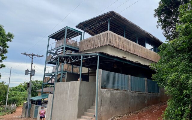Outpost Hostel - Coron
