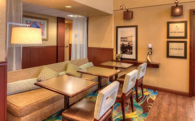Hampton Inn & Suites Ontario