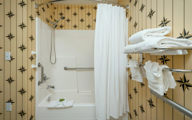 Plaza Inn & Suites at Ashland Creek