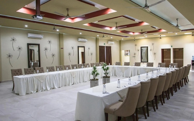 Hotel Ecce Inn & Spa