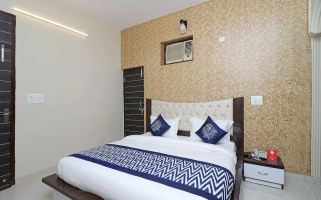 OYO Flagship 10223 Hotel Clouds 21