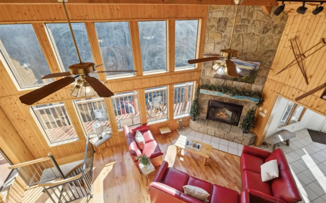 Very Secluded Breathtaking Riverfront Game Room