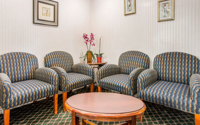 Econo Lodge Sequoia Area