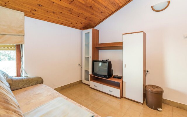 Nice Home In Banjol With Wifi And 1 Bedrooms