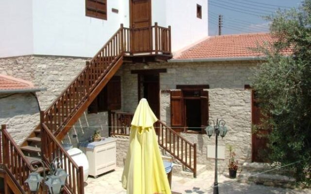 Romios Holiday Apartments