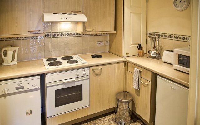 Fountain Court Apartments - Grove