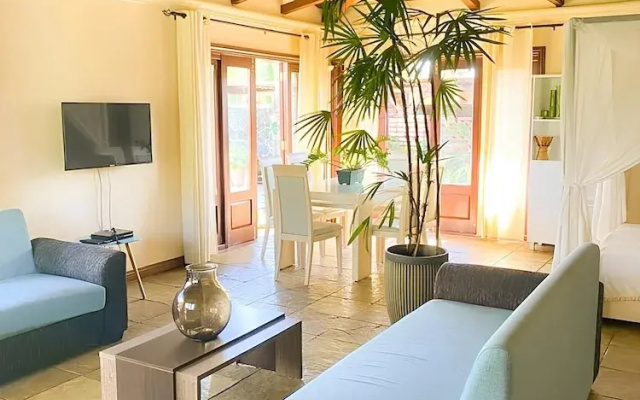 Laurels Villas