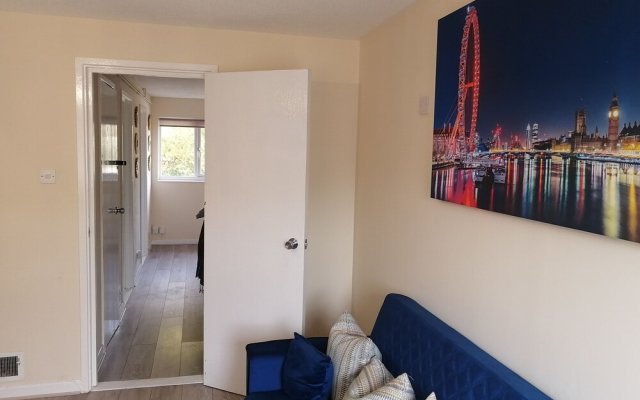 25 Min to CL! London Incredible 2bedhome Sleep 1-6