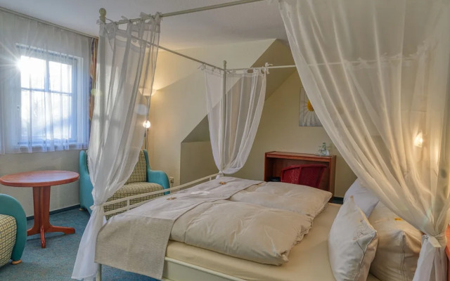 HOTEL alter Landsitz