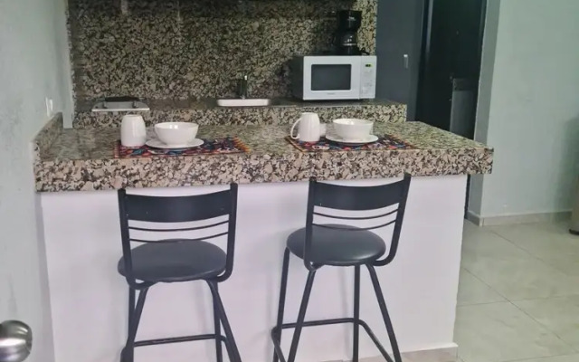 TJ Apartments, Calle 6, PDC