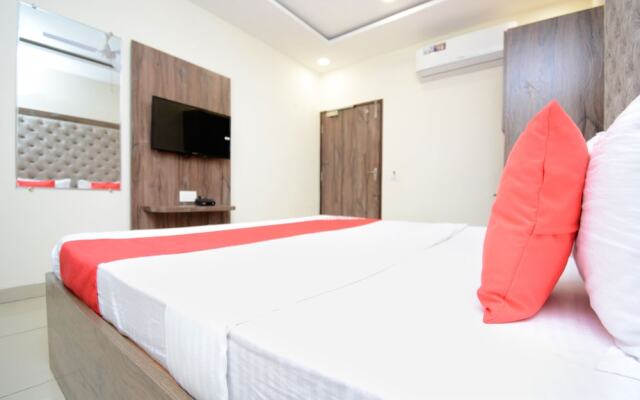 OYO 28335 Hotel Classic