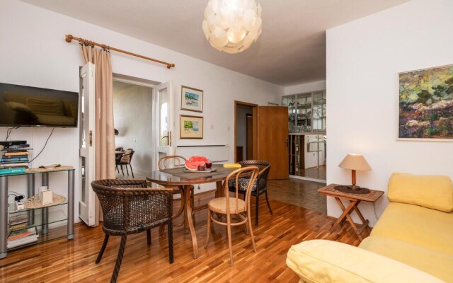 Nice Home in Makarska With Wifi and 3 Bedrooms