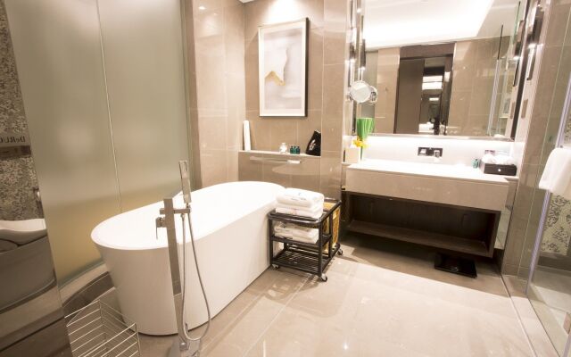 DeRUCCI Hotel