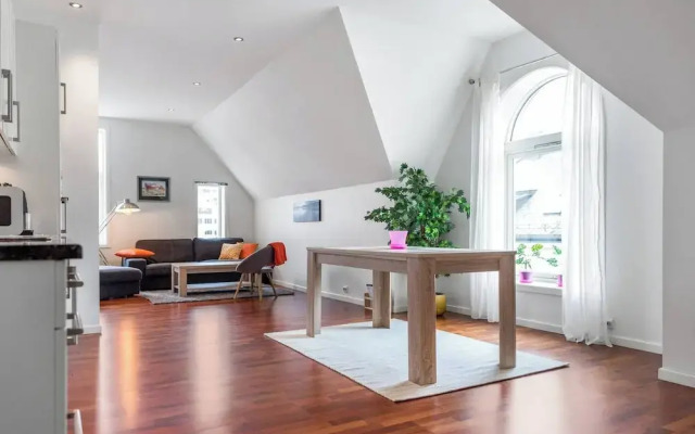 Penthouse by Brosundet, Free Parking Space
