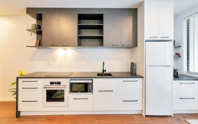 Chic & Stylish Apartment with Parking