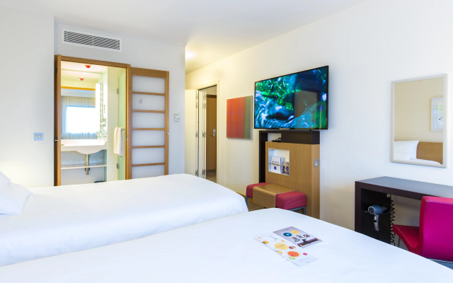 Novotel London Paddington - Image 3