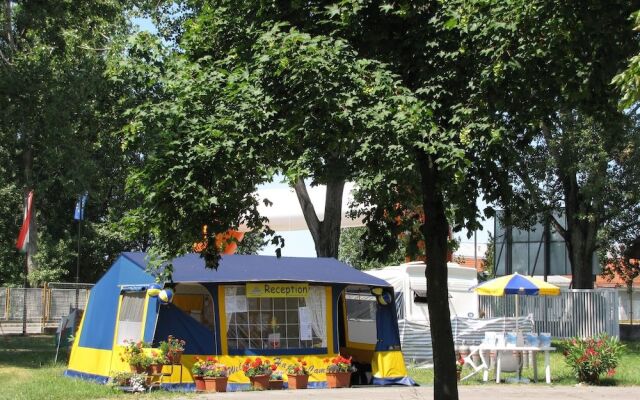 Happy Camp mobile homes in Füred Camping