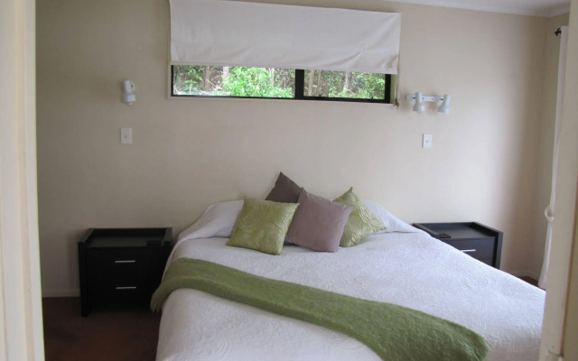 Tipi and Bob's Waterfront Lodge