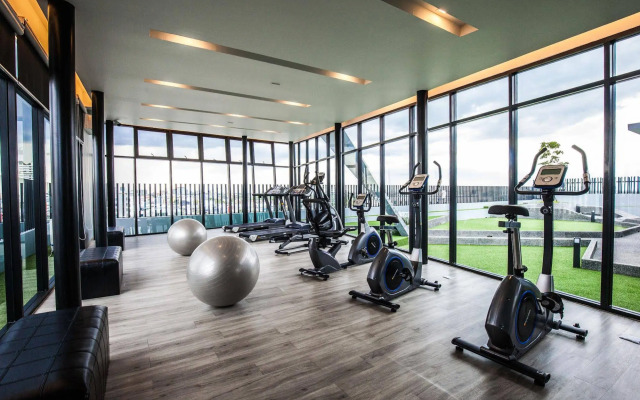 De Botan Srinakarin Hotel & Residence