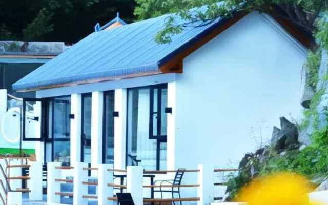 Shiyue Shanman Garden Hot Spring Resort Hotel