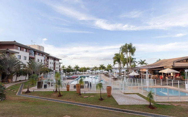 Apt With Balcony in a Condo With Pool - Clr0211