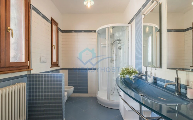 New Refined Villa Rayskaya In Monte Compatri